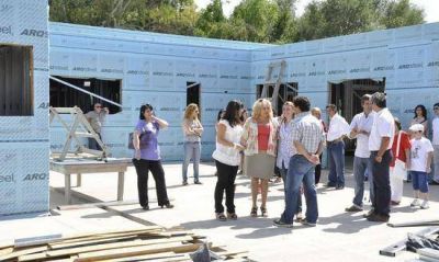 La Intendente Giroldi recorri� la obra del nuevo edificio del Colegio Siglo XXI