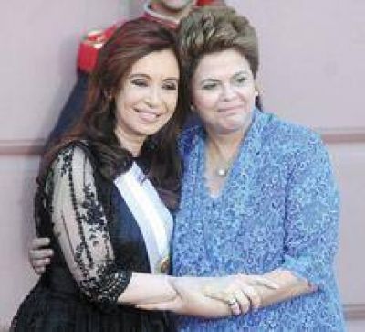 Palos a Cristina para pegarle a Dilma