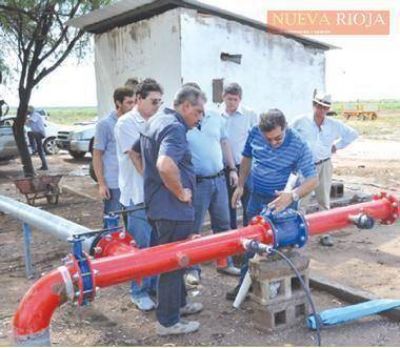 Beder Herrera visit� emprendimiento para producir uva de mesa 
