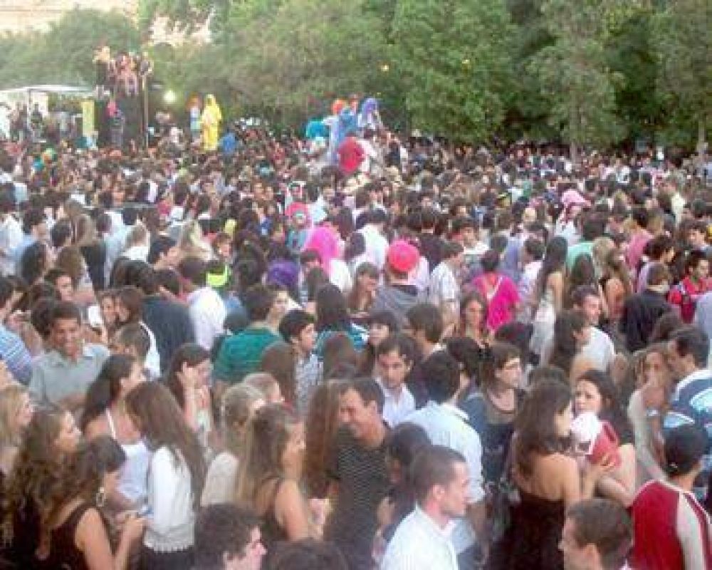 El 2012 lleg� con m�sica y baile en la ciudad