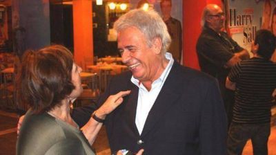 El gabinete delasotista es numeroso y tiene suplentes