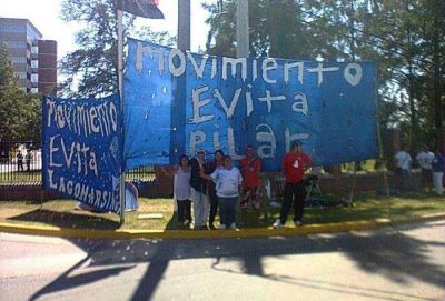 Se opera Cristina: Organizaciones K ya empezaron a acampar en la puerta del Hospital Austral