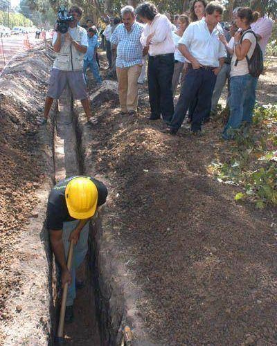 Comenz� el tendido de la red que llevar� agua potable a Las Dalias
