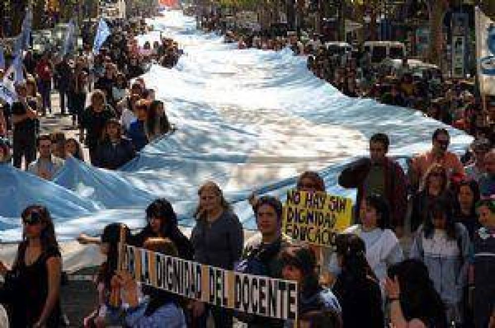 El martes empieza la discusi�n salarial en las paritarias estatales