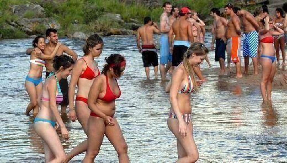 Si llegan los 5 millones de turistas que espera De la Sota, la temporada dejar� $ 7.500 millones