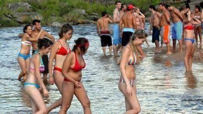Si llegan los 5 millones de turistas que espera De la Sota, la temporada dejar� $ 7.500 millones