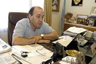 Santell�n plante� la �emergencia salarial�