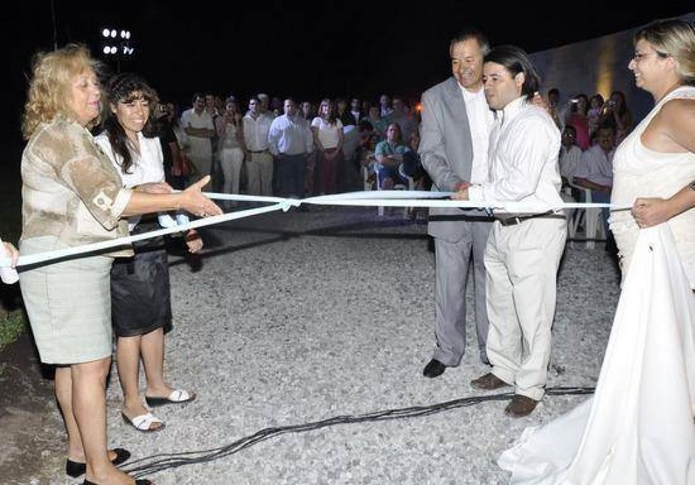 La Intendente Giroldi particip� del corte de cintas del futuro Complejo Habitacional �Ebenezer� 