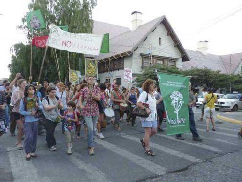 Concentraci�n y marcha en el Centro C�vico