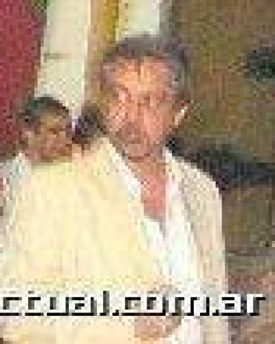 Encima que no le pag� lo hace sacar por la polic�a