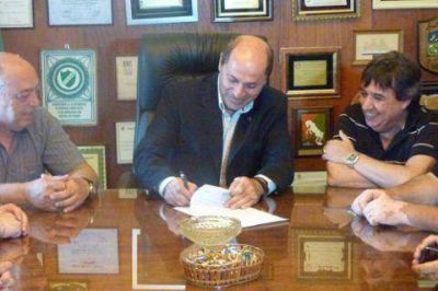 Trabajadores municipales de Ensenada recibir�n un aumento salarial del 52%