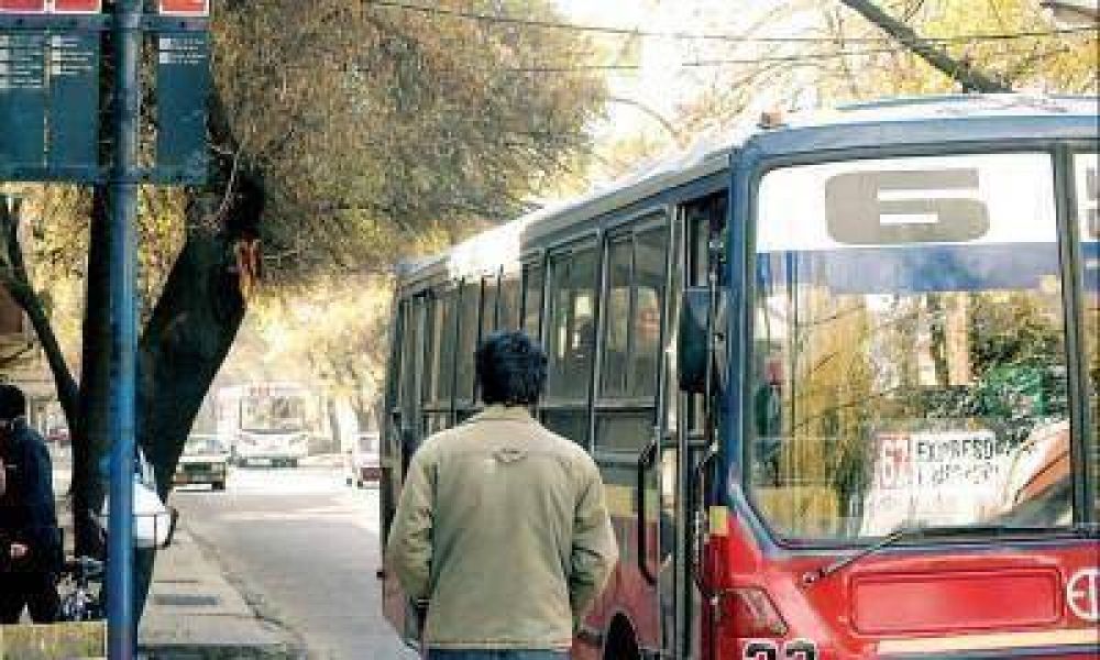 El Gobierno analiza eliminar la Red Bus y adoptar la tarjeta SUBE