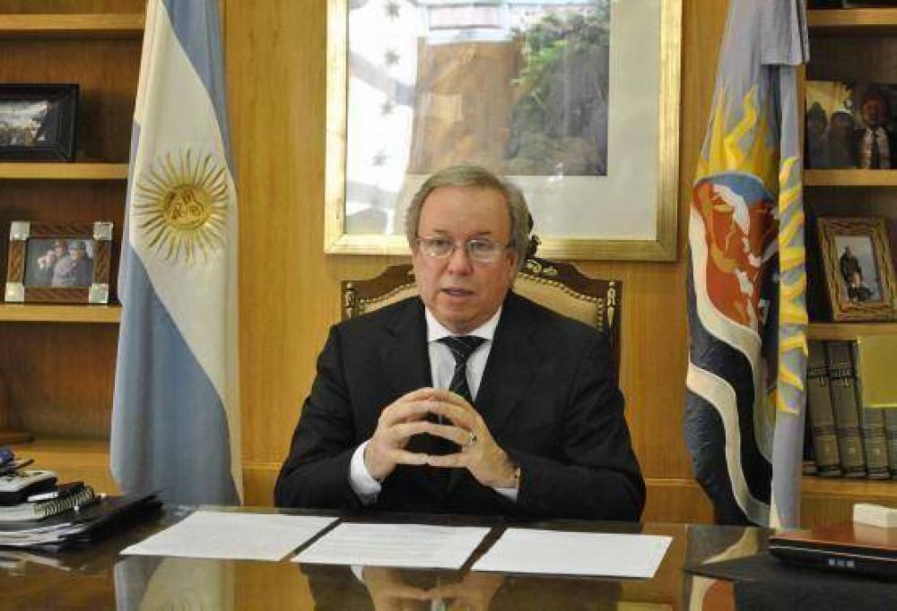 Por Decreto, el Gobernador recort� gastos
