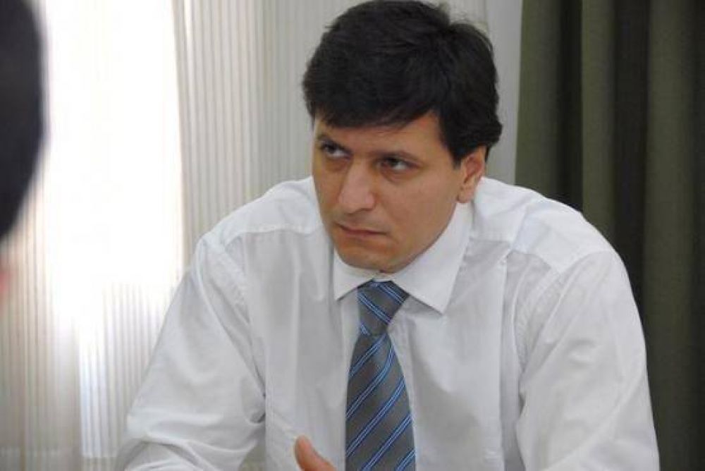 G�mez Bull dispar� contra el diputado Victoria y el Gobierno