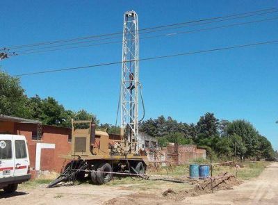 En calle Roca y Ruta 41: Est�n colocando una nueva bomba para solucionar el faltante de agua