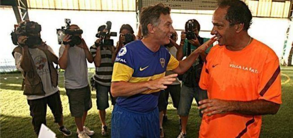 Scioli se diferencia del kirchnerismo en un show pol�tico con Macri