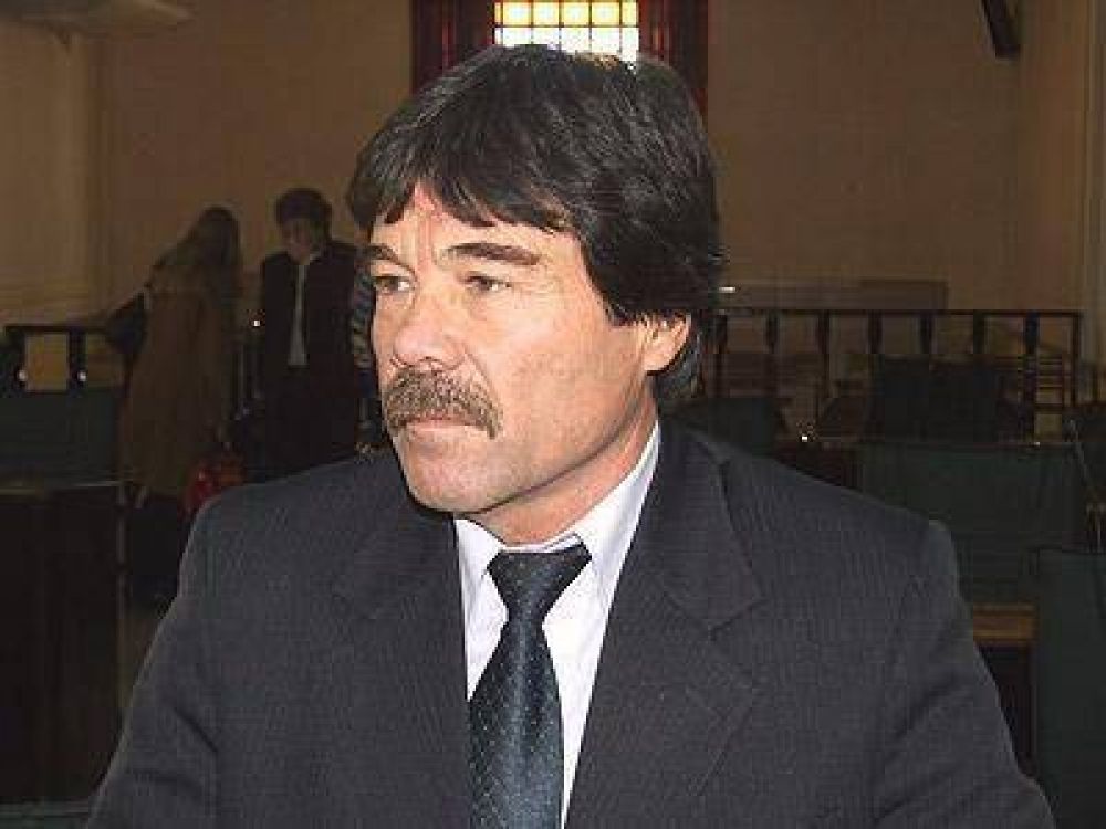 LANUS: Sin cargo en el municipio, L�pez se abocar� al �trabajo partidario�