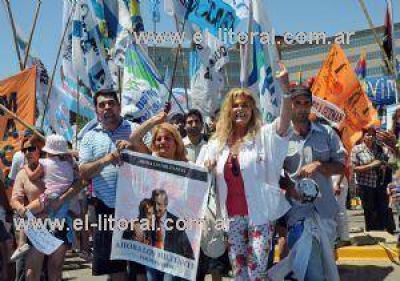Militantes y ciudadanos correntinos sumaron su voz al �Fuerza Cristina�