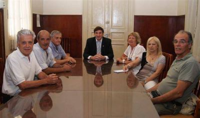 LUJ�N - ENCUENTRO DEL DR. LUCIANI CON INTEGRANTES DE LA CAMARA ARGENTINA DE LA MEDIANA EMPRESA