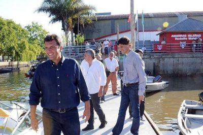 Sergio Massa inaugur� las amarras isle�as �Rodolfo Walsh� en Tigre 