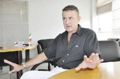 �Tenemos que tratar de achicar la estructura de la empresa� 