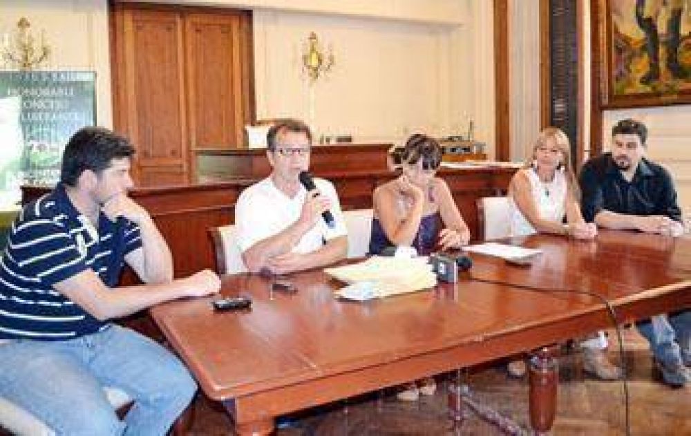 Entregaron cheques del Fondo de Cultura 