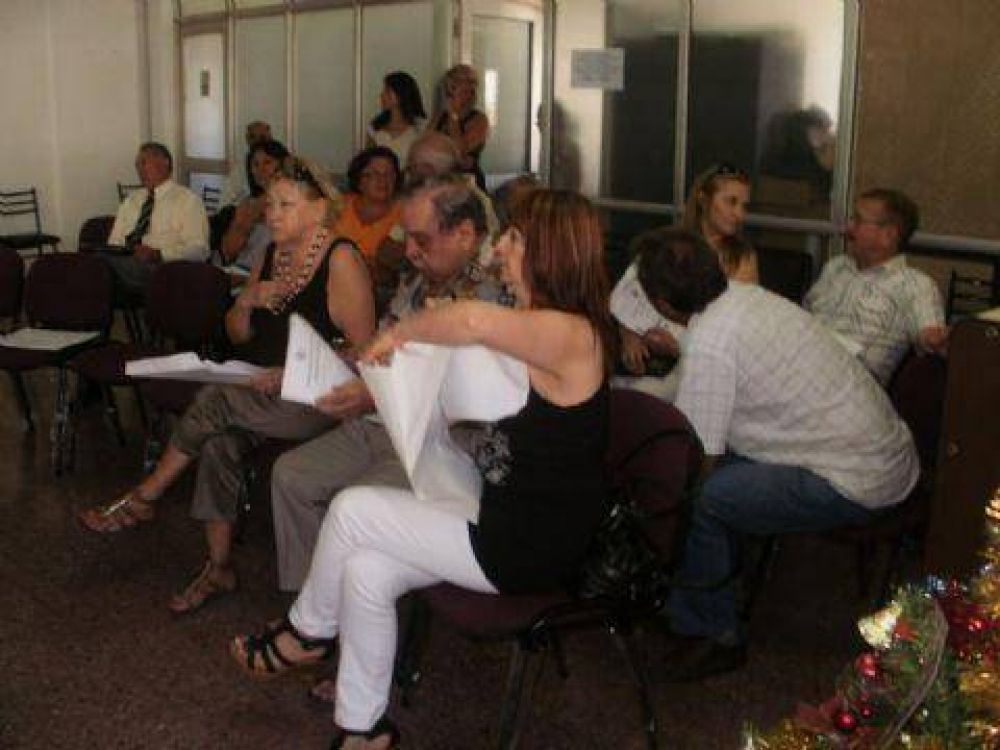 La oposici�n estuvo al rojo vivo en la Asamblea de los Mayores Contribuyentes 