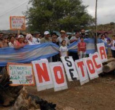 Se radicaliza a�n m�s la protesta de antimineros en Famatina 