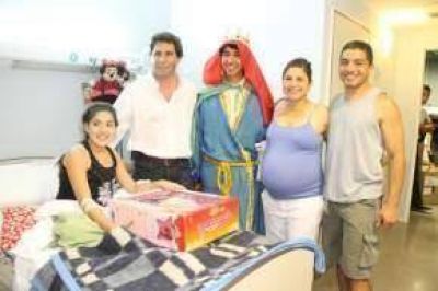 El Vicegobernador llev� regalos a los chicos internados en el Hospital Rawson 