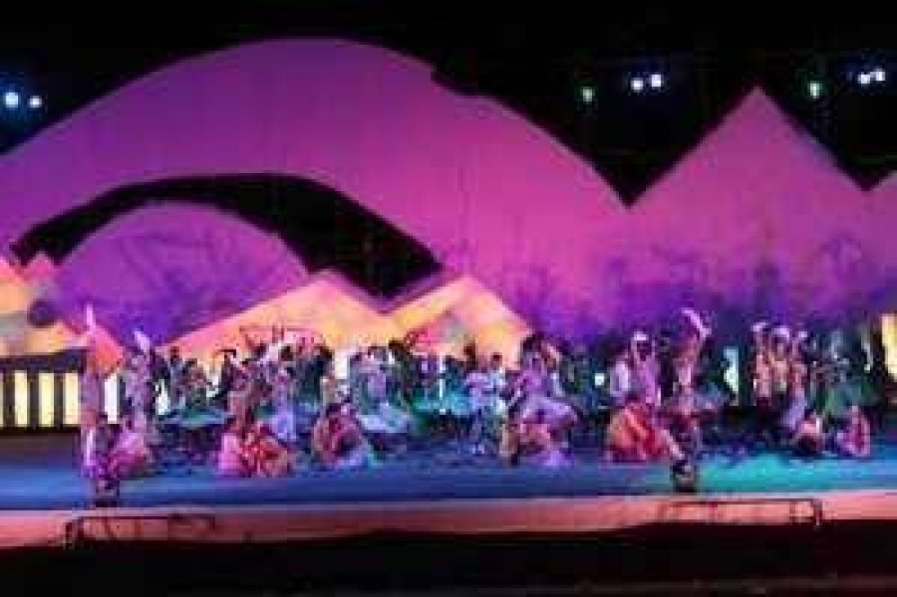 Los artistas bailar�n bajo una cortina de agua 