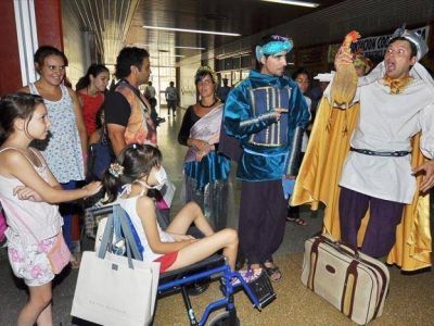 Los Reyes Magos regalaron m�s de 300 juguetes en el Hospital Notti 
