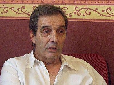 Villaverde anunci� que presentar� candidatos y recibi� una lluvia de cr�ticas.