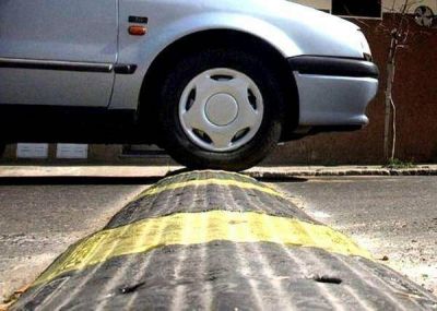 Colocan en la ciudad nuevos reductores y m�s sem�foros 