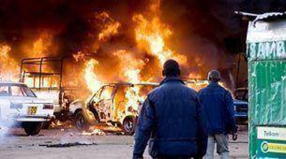 Kenia: al menos 111 muertos por el estallido de un cami�n.