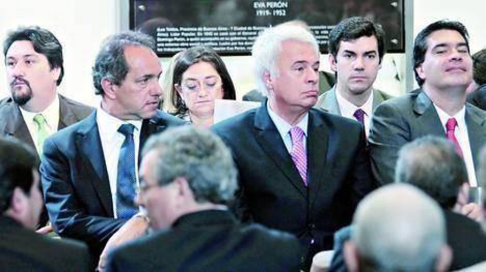 Se ampl�a el d�ficit y extienden los ajustes en las provincias
