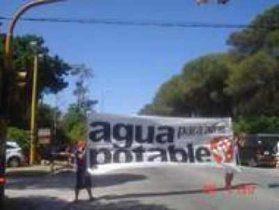 Vecinos del Alfar reclamaron por agua potable