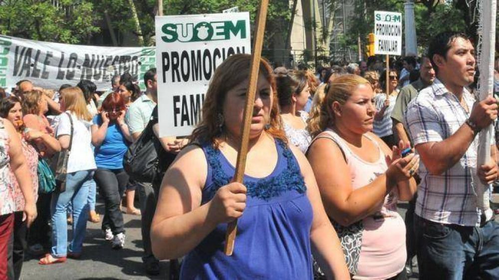 Contin�a la protesta de municipales y no se sabe cu�ndo pagan todo el sueldo