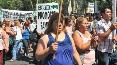 Contin�a la protesta de municipales y no se sabe cu�ndo pagan todo el sueldo