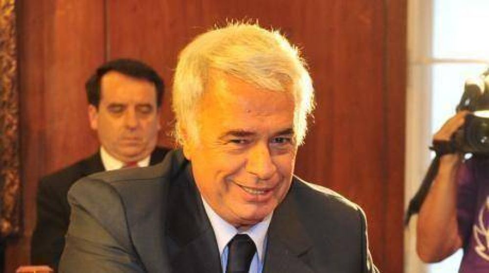 De La Sota convoca a los legisladores a sesi�n extraordinaria 