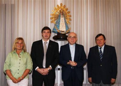 LUJ�N - MONSE�OR RADRIZZANI RECIBIO AL DR. OSCAR LUCIANI