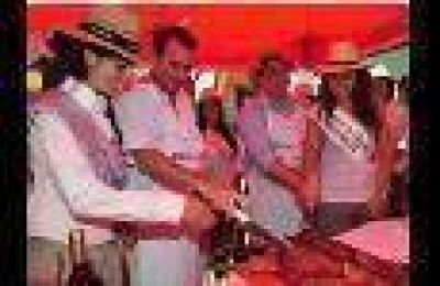 Distendido en Malarg�e, Paco P�rez troz� el chivo que degust� con Jaque y las reinas