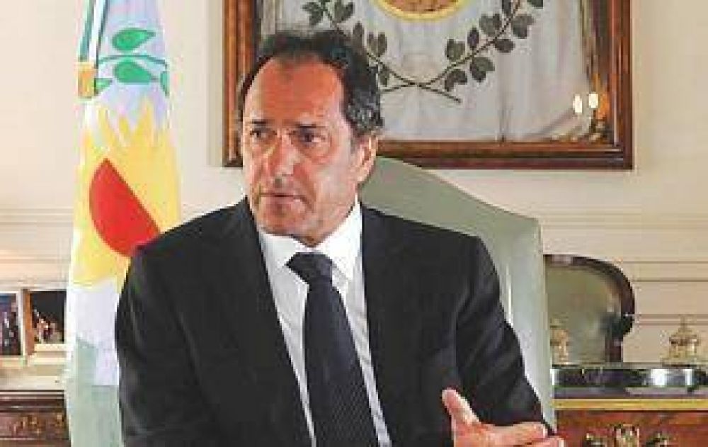 Operaron a Scioli por sus c�licos y retom� la actividad