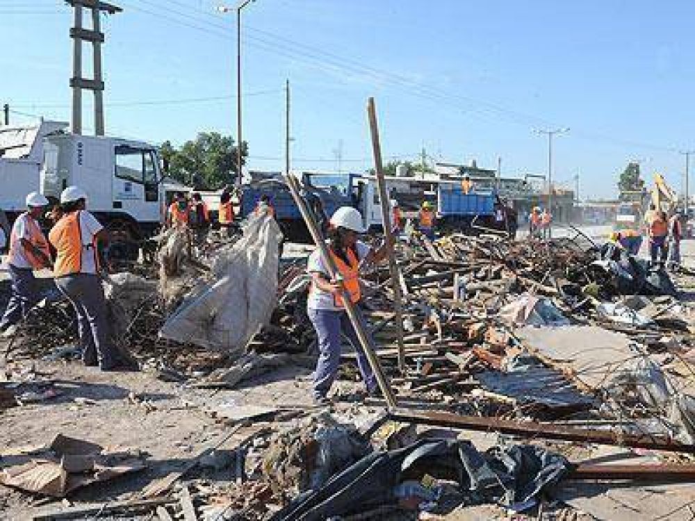 LOMAS: En un megaoperativo, reubicaron 12 mil puestos de "La Saladita"