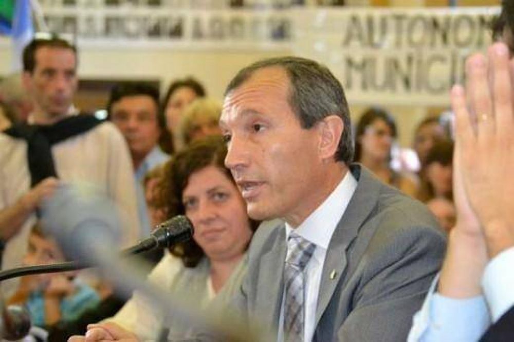 Afirman que los concejales de Acci�n Marplatense �parecen tener una sola mano actuando al un�sono�