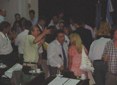 El Concejo Deliberante pidi� analizar la situaci�n de los 211 cesanteados 