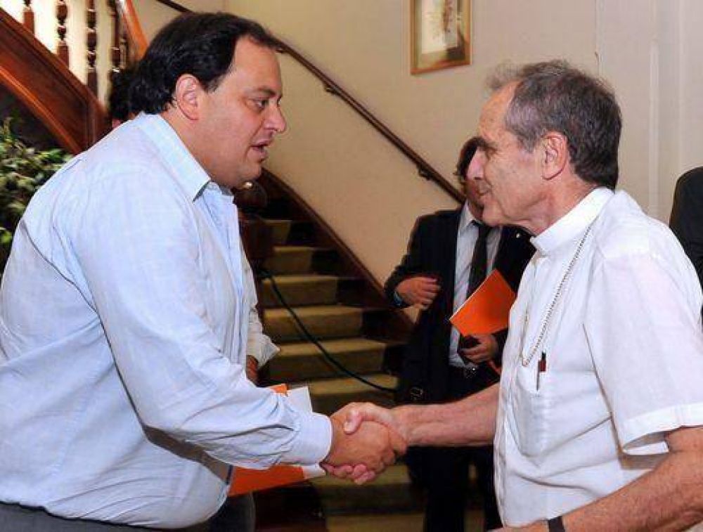 Ferr� analiz� con Monse�or Casaretto los programas vinculados a la infancia 