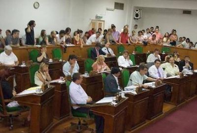 El HCD aprob� revisar caso por caso de los despedidos en Vicente L�pez 