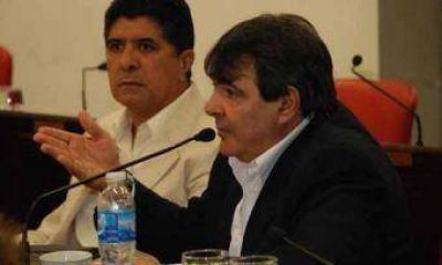 "Parece que el gobernador quiere tomarnos por tontos", dijo Peche
