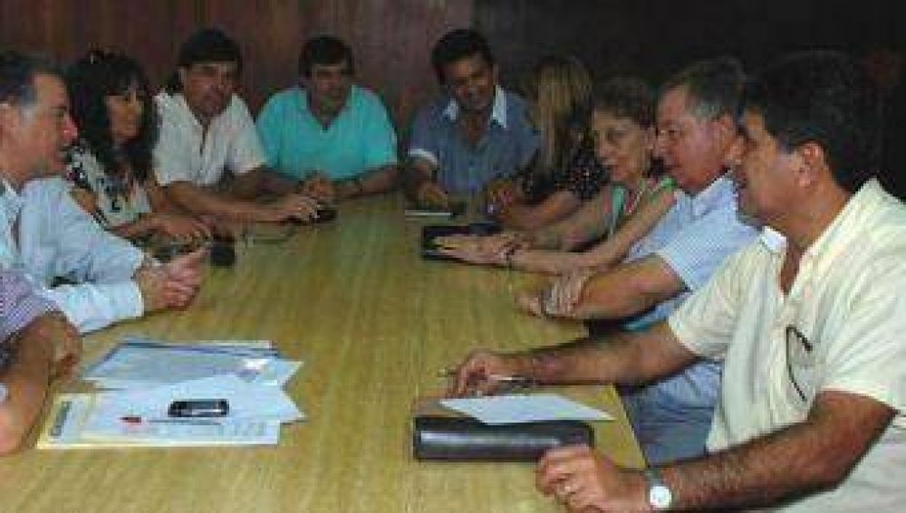 "Nunca podr�amos llamar despilfarro al vergonzoso aumento de sueldos"