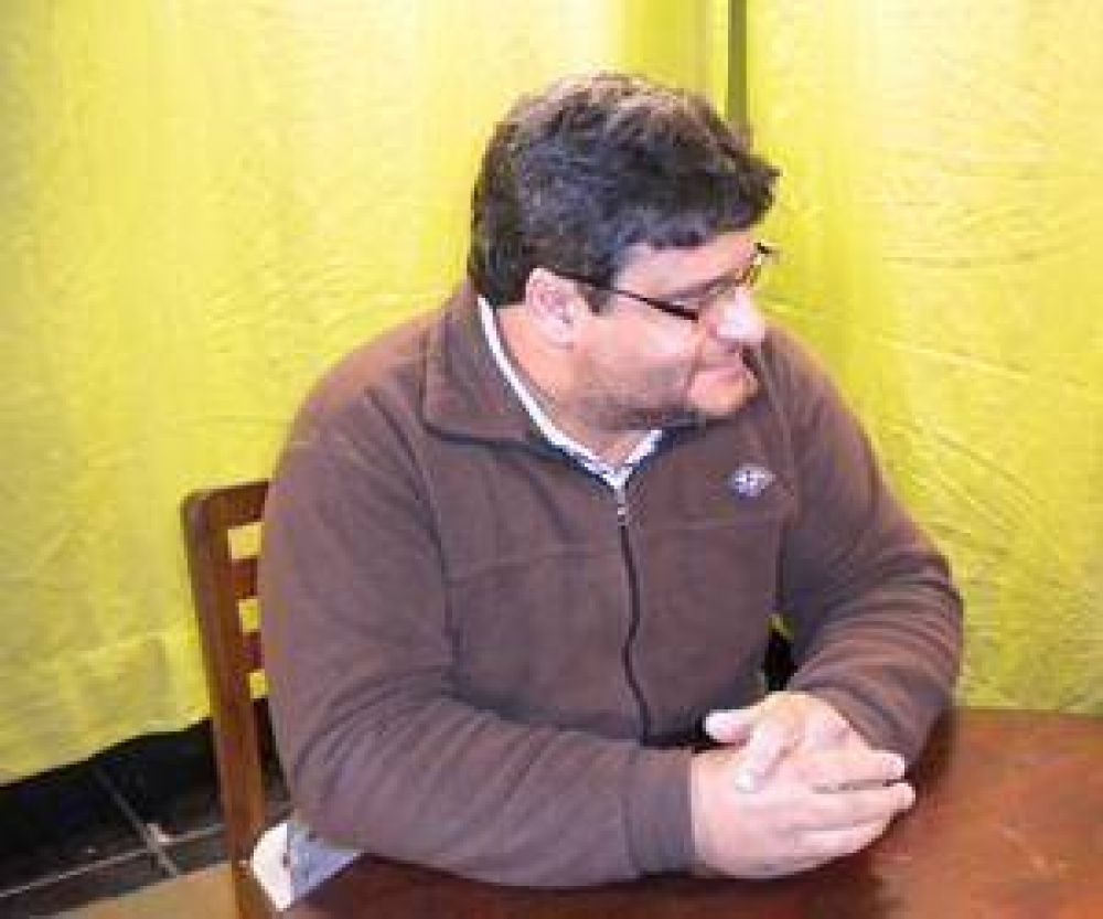 Zarza: �El trabajador municipal es una variable de ajuste pol�tico�